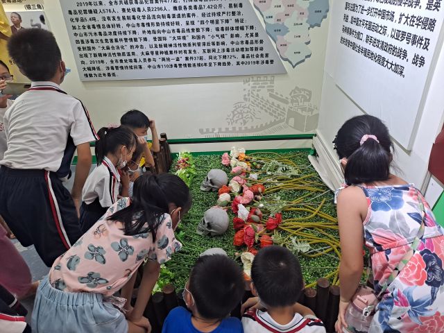 三鄉(xiāng)鎮(zhèn)開展“拒絕毒品，你我同行“禁毒教育基地參觀活動(dòng)照片2.jpg