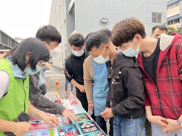 三鄉(xiāng)鎮(zhèn)開展“禁毒宣傳進工廠，平安無毒迎新春”宣傳活動照片1.JPG