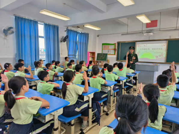 中山優(yōu)秀退役軍人為學(xué)子點(diǎn)亮愛國強(qiáng)軍夢